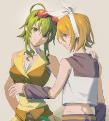 Rule 34 | 2girls, ahoge, arm warmers, bare shoulders, beige background, belt, black collar, blonde hair, blue eyes, bow, collar, collarbone, collared shirt, crop top, detached collar, expressionless, from behind, goggles, goggles on head, green eyes, green hair, gumi, hair bow, hand on another&#039;s shoulder, head tilt, highres, kagamine rin, looking at viewer, looking back, multiple girls, orange skirt, orange vest, red goggles, shirt, short hair, sidelocks, skirt, sleeveless, sleeveless shirt, smile, upper body, vest, vocaloid, white bow, white shirt, wounds404, yellow shirt