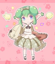 Rule 34 | 1girl, bird, black ribbon, blue eyes, bow, double bun, flower bed lidelle, green skirt, grey bow, grey sweater, hair bun, hat, highres, holding, holding clothes, holding hat, horns, jazz grace, lidelle (puyopuyo), looking at viewer, outline, pink background, pointy ears, puyopuyo, puyopuyo quest, ribbon, skirt, smile, socks, solo, split mouth, standing, straw hat, sweater, white outline, white socks, yellow horns