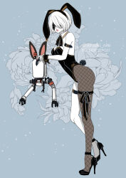 1girl 2b_(nier:automata) animal_ear_hairband animal_ears artist_name black_blindfold black_hairband black_leotard black_ribbon blindfold blue_background breasts colored_skin commentary detached_collar english_commentary fake_animal_ears fishnet_pantyhose fishnets floating floral_background hairband high_heels highres leotard medium_breasts mitsuki_nite mole mole_under_mouth nier:automata nier_(series) non-humanoid_robot pantyhose parted_lips pink_lips playboy_bunny pod_(nier:automata) rabbit_ear_hairband rabbit_ears ribbon robot solo standing strapless strapless_leotard twitter_username watermark white_hair white_skin