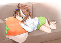 Rule 34 | 1girl, alternate costume, animal ears, barefoot, brown hair, carrot, commentary request, couch, fujishima shinnosuke, green eyes, green shorts, hair flaps, high ponytail, hood, hooded sweater, hoodie, horse ears, horse girl, horse tail, long hair, looking at viewer, multicolored hair, pillow, short shorts, shorts, solo, streaked hair, sweater, tail, tokai teio (umamusume), two-tone hair, umamusume, white hair, white sweater