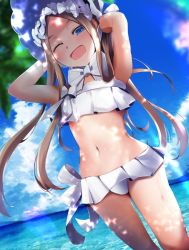 1girl, abigail williams (fate), abigail williams (swimsuit foreigner) (fate), armpits, arms behind head, arms up, bangs, bare shoulders, beach, bikini, blonde hair, blue eyes, blue sky, blush, bonnet, bow, breasts, fate/grand order, fate (series), forehead, hair bow, kuro yanagi, long hair, looking at viewer, miniskirt, navel, ocean, one eye closed, open mouth, parted bangs, sidelocks, skirt, sky, small breasts, smile, swimsuit, twintails, very long hair, white bikini, white bow, white headwear