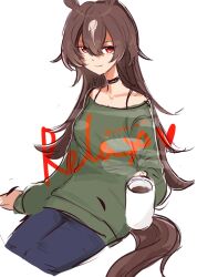 1girl animal_ears black_choker blue_pants bra_strap brown_hair choker closed_mouth coffee_mug cup green_shirt hair_between_eyes highres holding holding_cup horse_ears horse_girl horse_tail long_hair long_sleeves looking_at_viewer mug multicolored_hair off-shoulder_shirt off_shoulder pants red_eyes roroko_momo shirt simple_background smile solo steam streaked_hair symboli_rudolf_(umamusume) tail twitter_username umamusume very_long_hair white_background white_hair