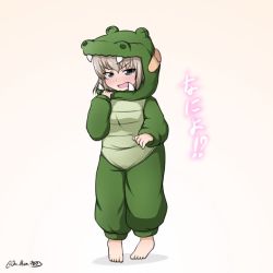 Rule 34 | 1girl, alligator costume, bandaid, barefoot, blue eyes, blush, commentary, frown, girls und panzer, hood, hood up, itsumi erika, long sleeves, looking at viewer, onesie, open mouth, orc peon 7503, pajamas, silver hair, solo, standing, translated, twitter username