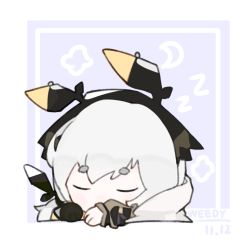 Rule 34 | 1girl, arknights, black gloves, character name, chibi, closed eyes, commentary request, crescent, dated, facing viewer, gloves, grey hair, head scarf, purple background, short eyebrows, single glove, sleeping, solo, thick eyebrows, two-tone background, user wkxd4237, weedy (arknights), white background, zzz