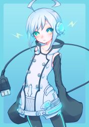 Rule 34 | 1boy, ahoge, arms at sides, bad id, bad pixiv id, blue background, blue eyes, bright pupils, closed mouth, cowboy shot, detached sleeves, green eyes, heterochromia, high collar, highres, looking at viewer, male focus, shiratsuyu aya, silver hair, simple background, solo, usb, utatane piko, vocaloid, wide sleeves