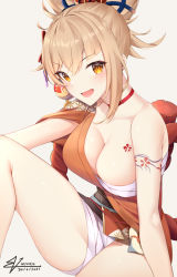 Rule 34 | 1girl, :d, absurdres, bad arm, bandages, bare arms, bare shoulders, blonde hair, breasts, cleavage, commentary, genshin impact, grey background, highres, large breasts, looking at viewer, nevven, open mouth, sarashi, short hair, sidelocks, simple background, sitting, smile, solo, thighs, yellow eyes, yoimiya (genshin impact)