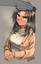 1girl 1other artist_logo black_hair breath brown_cardigan cardigan cropped_torso ergot green_eyes grey_background holding_another&#039;s_hair long_hair original ribbed_sweater simple_background slit_pupils solo_focus sweater upper_body white_sweater