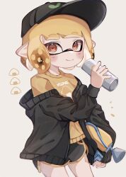 Rule 34 | 1girl, absurdres, baseball cap, black hat, black shorts, black sweater, blonde hair, can, cardigan, commentary request, drink can, food, gun, hat, highres, holding, holding can, holding gun, holding weapon, inkling, inkling girl, inkling player character, looking at viewer, mixed-language commentary, nintendo, onigiri, open cardigan, open clothes, orange eyes, shirt, short hair, shorts, simple background, smile, soda can, solo, splatoon (series), splatoon 3, splattershot (splatoon), sweater, weapon, white background, yellow shirt, yn uo0