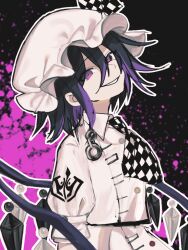 1boy alternate_color ascot black_background blood blood_splatter bonnet bow buttons checkered_ascot checkered_bow checkered_clothes collared_shirt commentary_request cosplay crossdressing crystal crystal_wings danganronpa_(series) danganronpa_v3:_killing_harmony flandre_scarlet flandre_scarlet_(cosplay) flipped_hair frilled_bonnet frills from_side hair_between_eyes hat hat_ribbon looking_at_viewer male_focus mob_cap oma_kokichi outline pink_blood pink_eyes puffy_short_sleeves puffy_sleeves purple_eyes purple_hair ribbon shirt short_hair short_sleeves skirt smirk solo splatter_background teruha_kurumi touhou upper_body white_outline wings