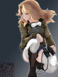 Rule 34 | 1girl, binoculars, black footwear, black shirt, blonde hair, blue eyes, blue shorts, boots, brown jacket, closed mouth, commentary request, girls und panzer, goggles, goggles around neck, gradient background, grey background, hair intakes, hand on own knee, highres, holding, holding binoculars, jacket, kay (girls und panzer), long hair, looking to the side, on one knee, open mouth, partial commentary, saunders military uniform, shirt, short shorts, shorts, smirk, solo, thighhighs, white thighhighs, wind, yoyokkun