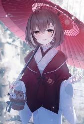 Rule 34 | 1girl, basket, bird, blurry, blurry background, brown hair, commentary, cowboy shot, english commentary, hair between eyes, hand up, highres, holding, holding umbrella, hololive, hololive english, japanese clothes, kimono, long sleeves, looking at viewer, nanashi mumei, nanashi mumei (new year), official alternate costume, oil-paper umbrella, open mouth, outdoors, owl, red shawl, shawl, short hair, smile, snowing, solo, t6 ti, umbrella, virtual youtuber, white kimono, wide sleeves, yellow eyes