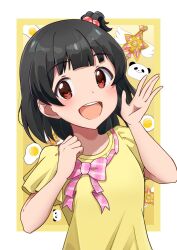 Rule 34 | 1girl, black hair, blush, bow, checkered bow, checkered clothes, clenched hand, commentary, flat chest, fried egg, hair bobbles, hair ornament, hand up, highres, idolmaster, idolmaster million live!, idolmaster million live! theater days, looking at viewer, nakatani iku, open mouth, panda, pink bow, red eyes, shirt, short hair, short sleeves, side ponytail, smile, solo, teeth, twwibql2kktg5am, upper body, upper teeth only, wand, yellow background, yellow shirt