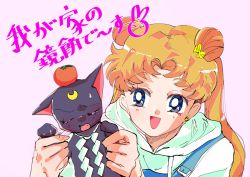 Rule 34 | 1girl, animal, bishoujo senshi sailor moon, blonde hair, blue eyes, blue hoodie, cat, earrings, food, food on head, fruit, fruit on head, highres, holding, holding animal, hood, hoodie, jewelry, luna (sailor moon), object on head, open mouth, pink background, ribbon, smile, tsukino usagi, twintails, yellow ribbon