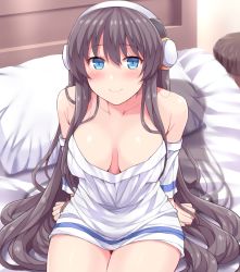 Rule 34 | 1girl, amane hasuhito, azur lane, bare shoulders, bed, bed sheet, black hair, blue eyes, blush, breasts, closed mouth, collarbone, commentary request, hair between eyes, headphones, long hair, long island (azur lane), long island (long island - indoor slacker) (azur lane), long sleeves, looking at viewer, medium breasts, on bed, pillow, sitting, smile, solo, very long hair