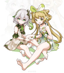 +_+ 2girls :d absurdres bare_legs bare_shoulders barefoot black_collar blonde_hair bow_hairband bracelet closed_mouth collar crossed_legs crossover detached_sleeves dress feet fingerless_gloves flower full_body genshin_impact gloves gold_trim gradient_clothes gradient_dress gradient_hair green_dress green_eyes green_hair green_hairband green_sleeves hair_between_eyes hair_flower hair_ornament hairband hand_up highres holding_hands jewelry leaf_hair_ornament long_hair looking_at_viewer multicolored_hair multiple_girls nafushou nahida_(genshin_impact) on_ground open_mouth pants partially_fingerless_gloves short_sleeves shorts shorts_under_dress side_ponytail simple_background sitting sleeveless sleeveless_dress smile socks soles star-shaped_pupils star_(symbol) stirrup_legwear symbol-shaped_pupils tacet_mark_(wuthering_waves) teeth thighs toeless_legwear toes twintails upper_teeth_only verina_(wuthering_waves) very_long_hair weibo_logo weibo_watermark white_background white_dress white_gloves white_hair white_pants white_shorts white_socks wuthering_waves zoom_layer