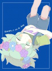 Rule 34 | 1boy, basil (headspace) (omori), basil (omori), blue overalls, blush, cb ge000, closed mouth, dated, flower, green eyes, green hair, green shirt, head wreath, highres, looking at viewer, omori, overall shorts, overalls, shirt, short hair, smile, solo, translation request, upside-down