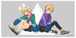 Rule 34 | 1boy, 1girl, aqua eyes, bike shorts, binchou maguro, black pants, blonde hair, bow, commentary, drawstring, grey background, grin, hair bow, hair ornament, hairclip, highres, jacket, kagamine len, kagamine rin, knees up, looking at viewer, pants, shoes, short hair, short ponytail, sitting, smile, sneakers, spiked hair, sports bra, swept bangs, track jacket, triangle, vocaloid, white bow