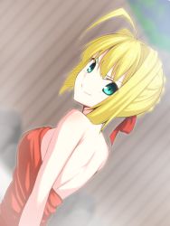 Rule 34 | 10s, 1girl, ahoge, bare shoulders, blonde hair, fate/extra, fate (series), fence, green eyes, looking at viewer, looking back, naked towel, nero claudius (fate), nero claudius (fate) (all), nero claudius (fate/extra), onsen, shoulder blades, skylader, smile, solo, towel, wooden fence