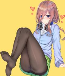 Rule 34 | 1girl, bad id, bad pixiv id, black pantyhose, blue cardigan, blue eyes, breasts, brown hair, cardigan, closed mouth, collared shirt, commentary request, feet, go-toubun no hanayome, green skirt, hair between eyes, headphones, headphones around neck, jjkl9195, large breasts, long sleeves, medium hair, nakano miku, no shoes, pantyhose, pleated skirt, shirt, skirt, soles, solo, toes, white shirt