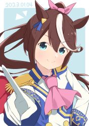 Rule 34 | &gt;:), 1girl, absurdres, animal ears, ascot, asymmetrical gloves, black gloves, blue background, blush, brown hair, closed mouth, dated, epaulettes, floating hair, furai sachi, gloves, hair between eyes, hair ribbon, hand on own hip, highres, horse ears, jacket, long hair, long sleeves, looking at viewer, mismatched gloves, multicolored hair, pink ascot, pink ribbon, ponytail, ribbon, smile, solo, streaked hair, tokai teio (umamusume), two-tone background, umamusume, v-shaped eyebrows, very long hair, white background, white gloves, white hair, white jacket