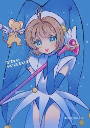 Rule 34 | 1girl, :d, antenna hair, blue background, blue gloves, blue headwear, blue leotard, blush, bow, brown hair, cardcaptor sakura, dated, fuuin no tsue, gloves, green eyes, hat, highres, holding, holding wand, kero (cardcaptor sakura), kinomoto sakura, leotard, looking at viewer, magical girl, narumame, open mouth, short hair, smile, twitter username, wand, white gloves, wings