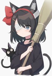 Rule 34 | 1girl, animal, animal ear fluff, animal ears, bandage over one eye, black hair, black robe, blue eyes, bow, bow hairband, broom, cat, cat ears, cat girl, cat tail, cosplay, expressionless, hair bow, hairband, highres, holding, holding broom, jiji (majo no takkyuubin), kiki (majo no takkyuubin), kiki (majo no takkyuubin) (cosplay), majo no takkyuubin, original, robe, satou (3366 s), short hair, tail