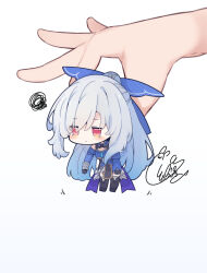 Rule 34 | 1girl, 1other, :&lt;, beni shake, black footwear, black gloves, blue dress, blue ribbon, boots, chibi, closed mouth, commentary request, detached sleeves, dress, eyes visible through hair, gloves, grey hair, hair over one eye, hair ribbon, highres, honkai: star rail, honkai (series), jingliu (honkai: star rail), lifting person, long sleeves, mini person, minigirl, out of frame, red eyes, ribbon, signature, simple background, squiggle, thigh boots, white background, white sleeves