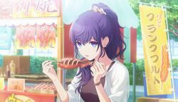 1girl asahina_mafuyu banner black_shirt blue_eyes blurry colorful_palette cooking_oil corn_dog crossed_bangs depth_of_field fried_squid gradient_eyes highres holding holding_skewer keikyoku_no_machi_wa_doko_e_(project_sekai) light_particles looking_at_viewer market_stall multicolored_eyes official_art open_mouth ponytail project_sekai purple_eyes ribbed_shirt scrunchie shirt sidelocks skewer sleeves_rolled_up squid_print tent third-party_source upper_body watch white_shirt wristwatch yellow_scrunchie