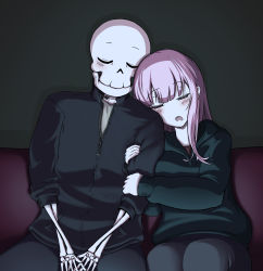 Rule 34 | 1boy, 1girl, black hoodie, blush, clero (viprimo), closed eyes, commentary, couch, english commentary, hair behind ear, highres, holding another&#039;s arm, hololive, hololive english, hood, hoodie, mori calliope, open mouth, pink hair, sitting, skeleton, sleeping, smile, virtual youtuber