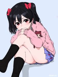 Rule 34 | 2girls, animal ears, ankle socks, black hair, black socks, blue background, blue skirt, blush, bow, cardigan, cat ears, cat tail, chibi, closed mouth, covered mouth, crossed legs, frown, hair between eyes, hair bow, hands on own knees, head rest, highres, kneehighs, leaning forward, long sleeves, looking at viewer, love live!, love live! school idol project, medium hair, mini person, minigirl, multiple girls, nishikino maki, no shoes, nose blush, pink shirt, pleated skirt, purple eyes, red bow, red eyes, red hair, shirt, short hair, short twintails, simple background, sitting, skirt, socks, tail, thighs, turbo engine (rakugaki tabo), twintails, twitter username, yazawa nico