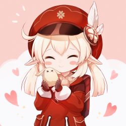 Rule 34 | 1girl, absurdres, backpack, bag, blonde hair, blush stickers, brown gloves, cabbie hat, cheek press, chibi, child, closed eyes, closed mouth, commentary request, dodoco (genshin impact), dot nose, feathers, genshin impact, gloves, hat, hat feather, heart, highres, honyang, klee (genshin impact), korean commentary, long sleeves, low twintails, medium hair, notice lines, pocket, pointy ears, pom pom (clothes), randoseru, red headwear, solo focus, twintails, upper body, white feathers