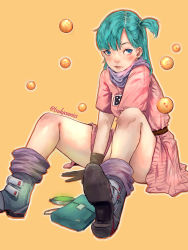 Rule 34 | 1girl, absurdres, arms between legs, bag, blue eyes, blush, bulma, commentary, dragon ball, dragon ball (object), green hair, handbag, highres, looking at viewer, orange background, purple scarf, scarf, short sleeves, side ponytail, solo, trung doan, twitter username