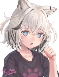 1girl absurdres animal_ears black_shirt blue_eyes blush crossed_bangs dated dog_ears dog_girl ear_piercing earclip hair_between_eyes hand_up highres kasumi_ao_021 kmnz medium_hair multicolored_hair open_mouth paw_pose paw_print piercing print_shirt shirt signature simple_background solo streaked_hair t-shirt tina_(kmnz) two_side_up white_background white_hair white_nails