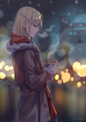 Rule 34 | 1boy, artist name, blonde hair, blurry, blurry background, breath, brown coat, coat, cup, disposable cup, hakata tonkotsu ramens, highres, holding, holding cup, hood, hood down, long hair, long sleeves, night, open mouth, outdoors, profile, red scarf, scarf, sionne7724, solo, xianming lin