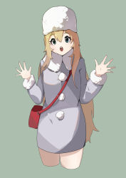Rule 34 | 1girl, absurdres, bag, blonde hair, coat, commentary, cowboy shot, dated commentary, fur-trimmed coat, fur trim, green background, green eyes, grey coat, handbag, hat, highres, k-on!, kotobuki tsumugi, long hair, long sleeves, looking at viewer, open mouth, simple background, solo, tiredme, white hat, winter clothes