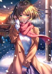Rule 34 | 1girl, :o, bag, blonde hair, blue eyes, blurry, blurry background, blush, breath, brown coat, coat, commentary request, cowboy shot, depth of field, green eyes, hair intakes, hand up, heterochromia, holding, holding bag, idolmaster, idolmaster cinderella girls, jewelry, long coat, long sleeves, looking at viewer, mole, mole under eye, necklace, open clothes, open coat, open mouth, pink scarf, piromizu, railing, scarf, shirt tucked in, short hair, sidelocks, sleeves past wrists, snowing, solo, standing, sweater, takagaki kaede, teeth, utility pole, white sweater, wind, winter, winter clothes
