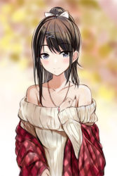Rule 34 | 1girl, bare shoulders, black hair, blurry, blurry background, blush, bow, collarbone, cosplay, hair bow, idolmaster, idolmaster shiny colors, jewelry, kazano hiori, looking at viewer, mole, mole under mouth, nannacy7, necklace, off-shoulder sweater, off shoulder, plaid shawl, ponytail, red shawl, ribbed sweater, sagisawa fumika, sagisawa fumika (cosplay), shawl, smile, solo, sweater