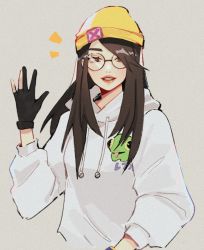 Rule 34 | 1girl, alternate costume, animification, beanie, brown hair, glasses, gloves, grey background, grey hoodie, hair behind ear, hat, highres, hood, hoodie, hyoon (sockgyu), killjoy (valorant), partially fingerless gloves, round eyewear, simple background, smile, solo, sweater, valorant, waving, yellow hat
