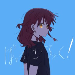 Rule 34 | 1girl, black shirt, blue background, bocchi the rock!, closed mouth, from behind, highres, kerorira, kita ikuyo, long hair, looking at viewer, looking back, red hair, shirt, simple background, smile, solo, translation request, upper body, yellow eyes