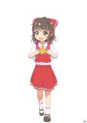 Rule 34 | 1girl, :d, adapted costume, aged down, arms up, ascot, backpack, bad id, bad pixiv id, bag, black footwear, blush, bobby socks, bow, brown eyes, brown hair, commentary request, full body, hair bow, hair ornament, hairclip, hakurei reimu, konkitsune koukou, looking to the side, mary janes, open mouth, ponytail, randoseru, red skirt, red vest, shirt, shoes, short hair, short sleeves, signature, simple background, skirt, smile, socks, solo, teeth, thick eyebrows, touhou, upper teeth only, vest, walking, white background, white shirt, white socks, yellow ascot