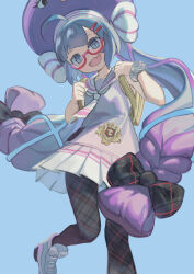 Rule 34 | 1girl, absurdres, ahoge, argyle, argyle bow, argyle clothes, argyle pantyhose, backpack, bag, black bow, black pantyhose, blue background, blue eyes, blue hair, blush, boots, bow, commentary request, dress, eel hat, fang, floating hair, foot out of frame, from below, glasses, gradient dress, hair bow, hair ornament, hairclip, hands up, hat, highres, holding strap, kyo mizusawa, long hair, looking at viewer, looking down, low twintails, multiple hair bows, necktie, open mouth, otomachi una, otomachi una (talkex), pantyhose, pink dress, pleated dress, purple hair, sailor collar, sailor dress, simple background, skin fang, sleeveless, sleeveless dress, smile, solo, standing, standing on one leg, talkex, twintails, very long hair, vocaloid, watch, white necktie, white sailor collar, wristwatch, yellow bag