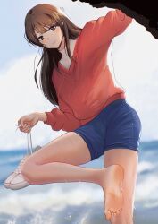 Rule 34 | 1girl, absurdres, alternate costume, arm up, bare legs, barefoot, blue shorts, blurry, blurry background, blush, brown eyes, brown hair, closed mouth, depth of field, feet, ghhoward, highres, holding, legs, long hair, long sleeves, looking at viewer, no shoes, outdoors, red shirt, sakurajima mai, seishun buta yarou, shirt, shoes, unworn shoes, short shorts, shorts, sneakers, soles, solo, splashing, standing, standing on one leg, thighs, toes, variant set, water, wet