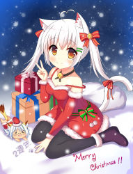 Rule 34 | &gt; &lt;, 1girl, ahoge, animal ears, bell, between legs, black footwear, black pantyhose, blue hair, blush, boots, bow, box, brown eyes, cat ears, cat girl, cat tail, christmas, closed mouth, collarbone, detached sleeves, dress, fang, fingernails, fur-trimmed boots, fur-trimmed dress, fur-trimmed headwear, fur-trimmed sleeves, fur trim, gift, gift box, hair between eyes, hair bow, hand between legs, hand up, hat, heart, heart ahoge, highres, jingle bell, long hair, long sleeves, looking at viewer, merry christmas, open mouth, original, pantyhose, red bow, red dress, red hair, sack, santa costume, santa hat, sidelocks, silver hair, sitting, sleeveless, sleeveless dress, smile, solo, striped, striped bow, tail, tail bow, tail ornament, tiger ears, tiger girl, tiger tail, twintails, v, wariza, xiaosamiao