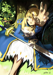Rule 34 | absurdres, ahoge, arm above head, artist name, artoria pendragon (all), artoria pendragon (fate), blonde hair, breasts, cleavage, cleavage cutout, clothing cutout, excalibur (fate/stay night), fate/stay night, fate (series), grass, green eyes, hair between eyes, highres, leaf, crossed legs, long hair, looking up, medium breasts, outstretched arm, painterly, saber (fate), solo, sword, tree, tree shade, weapon, yuber.x