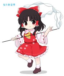 Rule 34 | 1girl, animal hands, arm up, ascot, bare shoulders, belt, black eyes, blush, bow, brown footwear, brown hair, chibi, closed mouth, collar, collared shirt, copyright name, detached sleeves, gohei, hair ornament, hair tubes, hakurei reimu, hands up, highres, leg up, long sleeves, looking to the side, pointing, red bow, red eyes, red shirt, red skirt, rei (tonbo0430), ribbon-trimmed sleeves, ribbon trim, shadow, shirt, shoes, short hair, simple background, skirt, smile, socks, solo, standing, standing on one leg, touhou, white background, white belt, white sleeves, white socks, wide sleeves, wily beast and weakest creature, yellow ascot