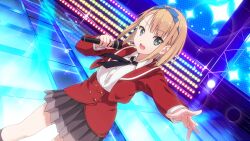 Rule 34 | 1girl, 22/7, 22/7 ongaku no jikan, black necktie, blonde hair, blue hairband, blue ribbon, brown skirt, cowboy shot, dutch angle, game cg, green eyes, hair ribbon, hairband, highres, holding, holding microphone, idol, jacket, lens flare, looking to the side, microphone, necktie, non-web source, official art, open mouth, outstretched arm, pleated skirt, red jacket, ribbon, saito nicole, school uniform, shirt, short hair, skirt, smile, solo, sparkle, stage lights, standing, sweatdrop, teeth, upper teeth only, white shirt