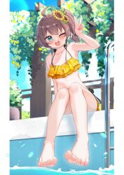 Rule 34 | 1girl, absurdres, barefoot, blush, brown hair, feet, green eyes, highres, hololive, long hair, looking at viewer, natsuiro matsuri, one eye closed, open mouth, poolside, side ponytail, swimsuit, toes, v, wink
