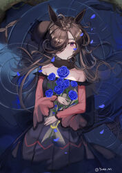 Rule 34 | 1girl, animal ears, bare shoulders, black dress, black hat, blue flower, blue rose, blush, bouquet, breasts, brown hair, dress, feet out of frame, flower, fur choker, hair over one eye, hat, highres, holding, holding bouquet, horse ears, long hair, long sleeves, looking at viewer, lying, off-shoulder dress, off shoulder, on back, parted lips, partially submerged, petals, petals on liquid, pink eyes, rice shower (umamusume), ripples, rose, sheath, small breasts, smile, solo, twitter username, umamusume, unworn hat, unworn headwear, water, yomean!
