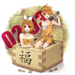 Rule 34 | 1boy, 1girl, bad id, bad pixiv id, bandeau, bare shoulders, blonde hair, brother and sister, brown background, collarbone, green eyes, hair ornament, hair ribbon, hairclip, highres, horns, in container, kagamine len, kagamine rin, petarou, ribbon, short hair, shorts, siblings, smile, twins, vocaloid