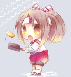 Rule 34 | 10s, 1girl, blue background, brown eyes, brown hair, chibi, cooking, food, frying pan, full body, hachimaki, headband, high ponytail, japanese clothes, kantai collection, kou hiyoyo, light brown hair, long hair, looking at viewer, makiyakinabe, muneate, omelet, open mouth, ponytail, sandals, simple background, solo, standing, zuihou (kancolle)